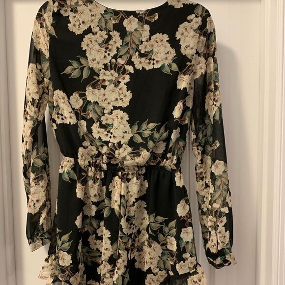 ASTR Floral Romper Size Medium Chiffon Style Material Long Semi Sheer Sleeves - Picture 4 of 5